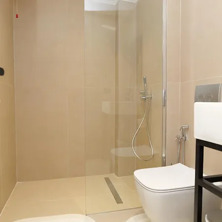 アパートホテル Safir Luxury Sarandë