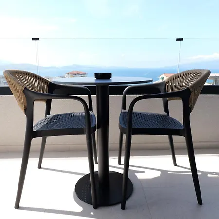 アパートホテル Safir Luxury Sarandë