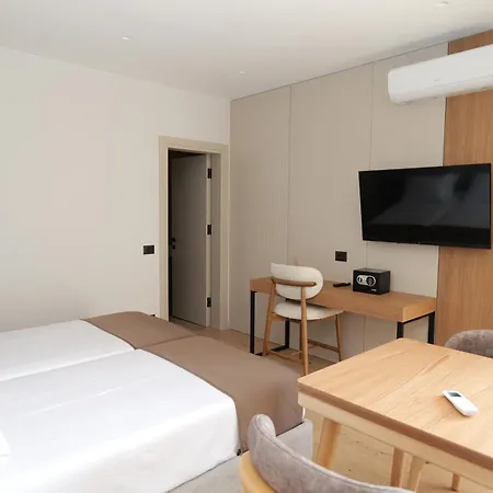 Safir Luxury アパートホテル Sarandë