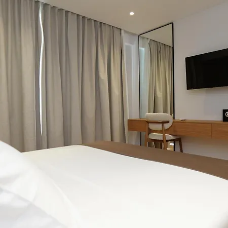 Safir Luxury 3* Sarandë