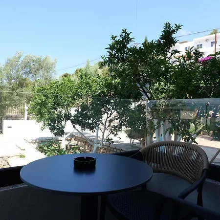 アパートホテル Safir Luxury Sarandë